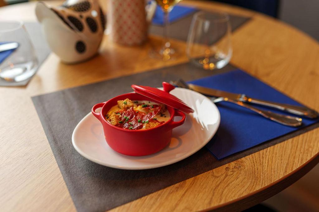 Logis Loire Hotel - Les Cocottes Restaurant Les Rosiers Eksteriør bilde