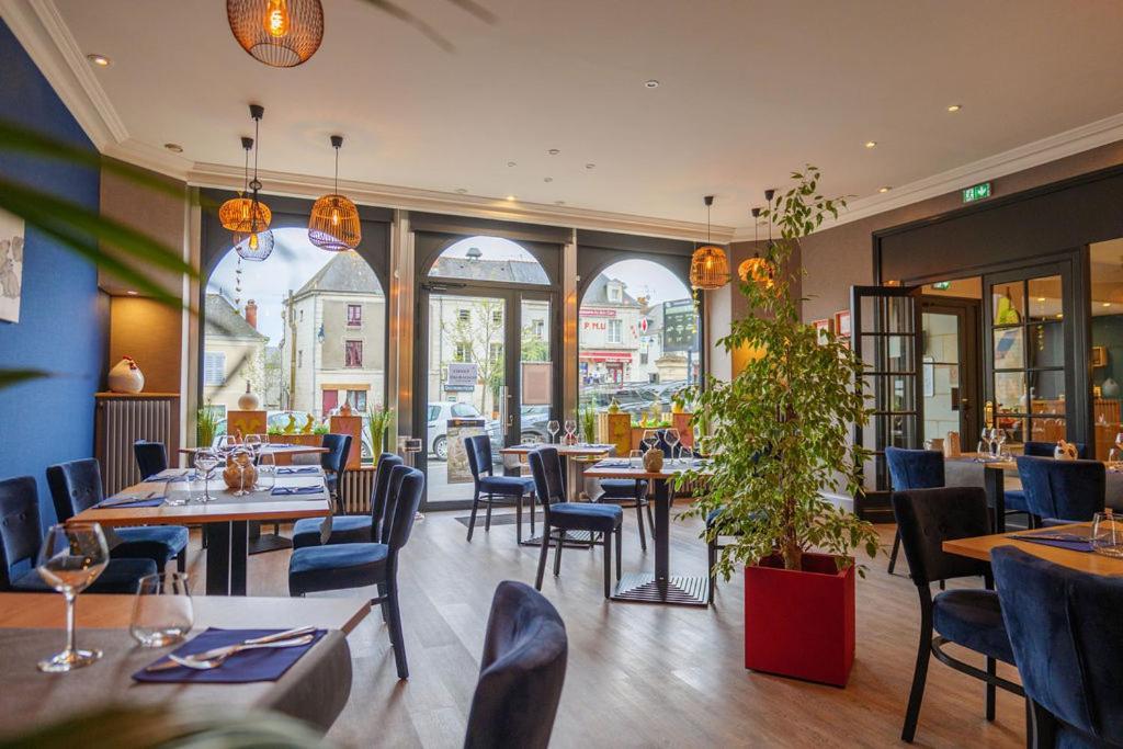 Logis Loire Hotel - Les Cocottes Restaurant Les Rosiers Eksteriør bilde