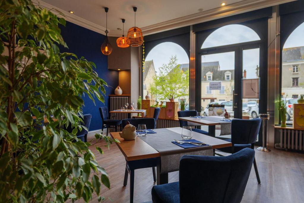 Logis Loire Hotel - Les Cocottes Restaurant Les Rosiers Eksteriør bilde
