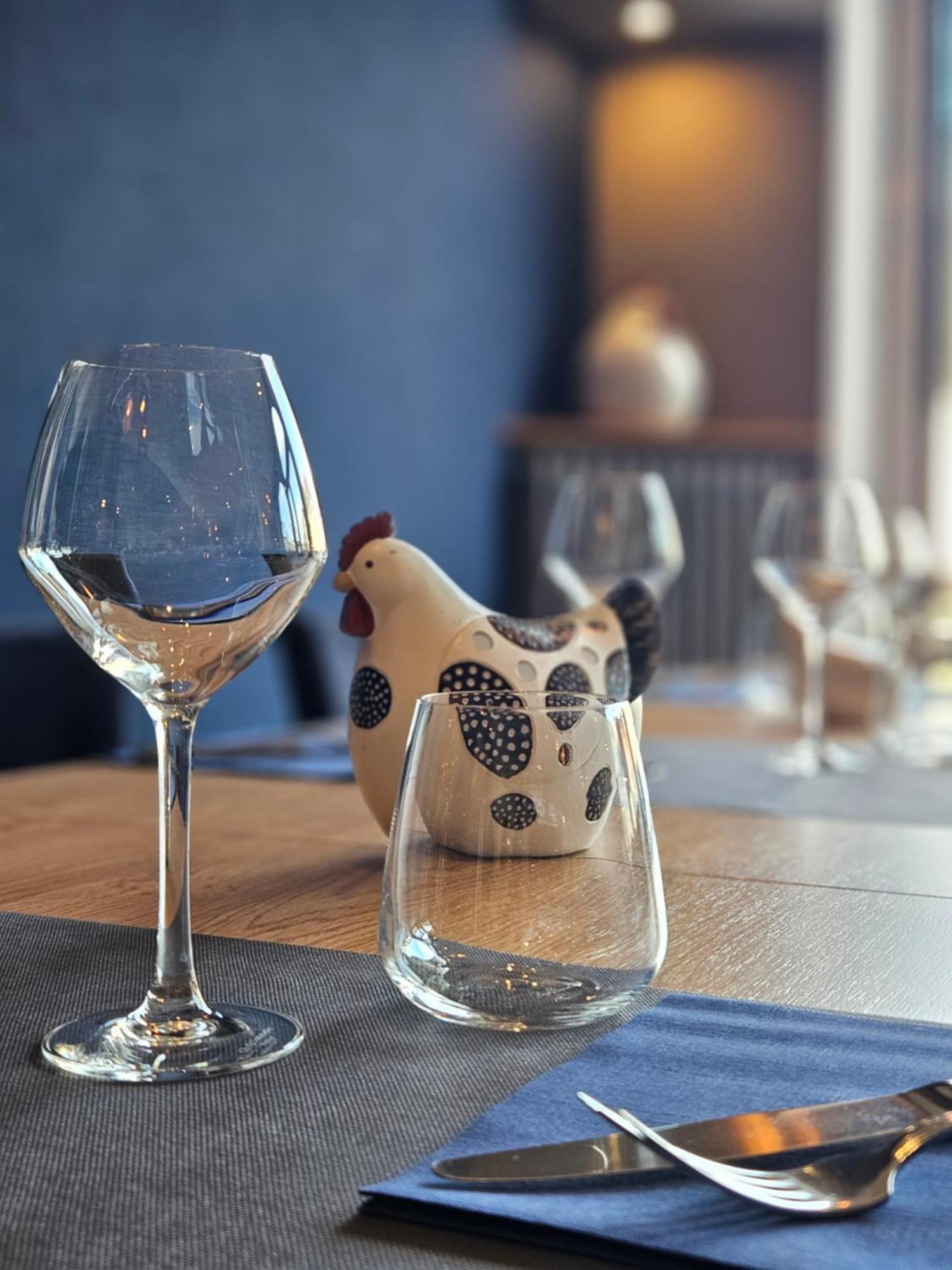 Logis Loire Hotel - Les Cocottes Restaurant Les Rosiers Eksteriør bilde