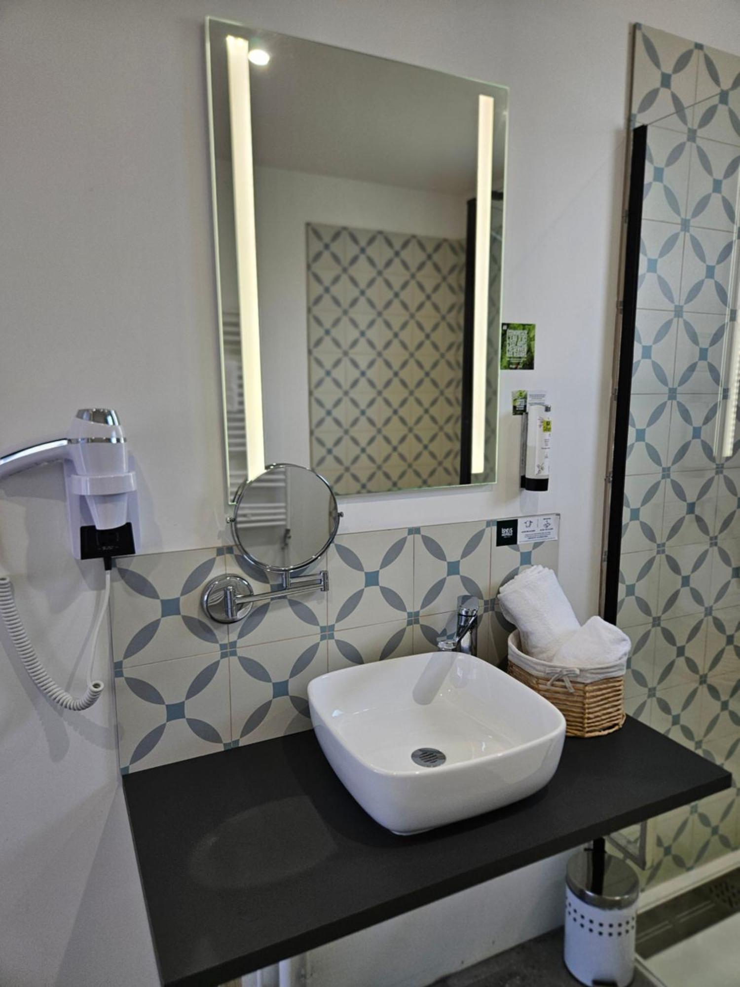 Logis Loire Hotel - Les Cocottes Restaurant Les Rosiers Rom bilde